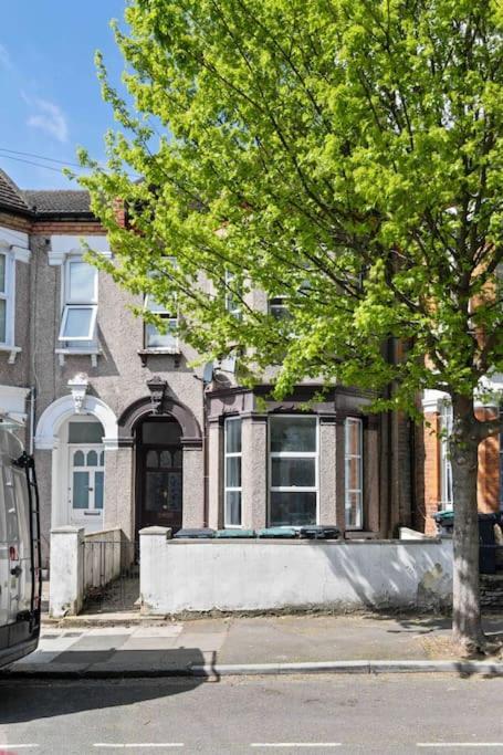 Modern 3 Bed Apartment In Tottenham London Eksteriør bilde