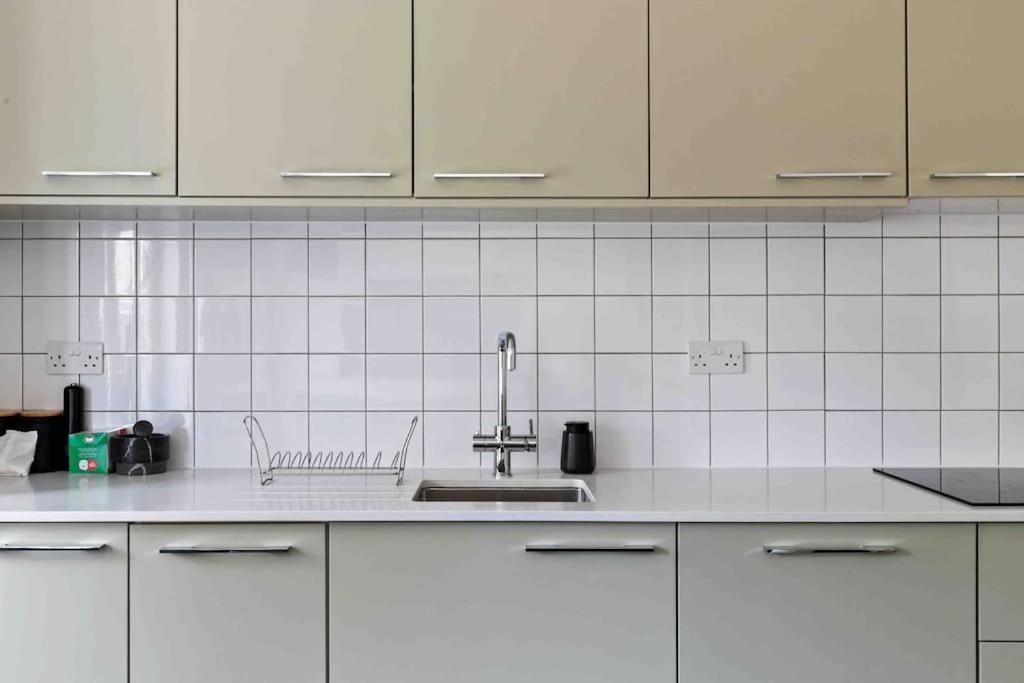 Modern 3 Bed Apartment In Tottenham London Eksteriør bilde